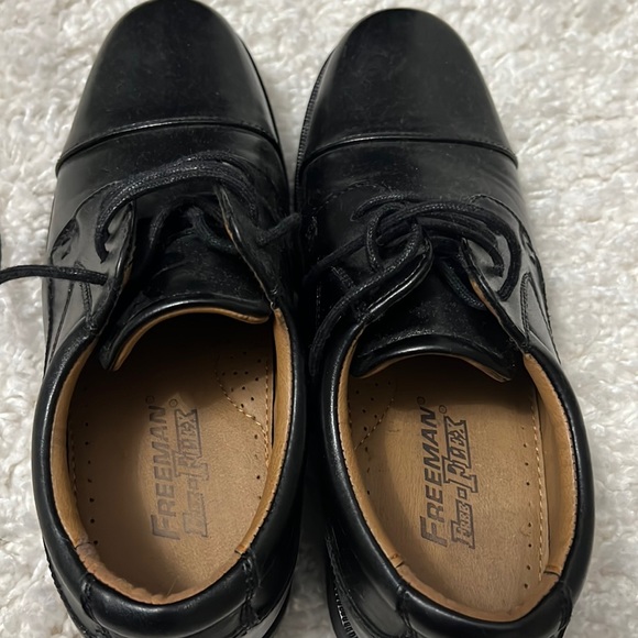 Men’s shoes in black. - Picture 1 of 3